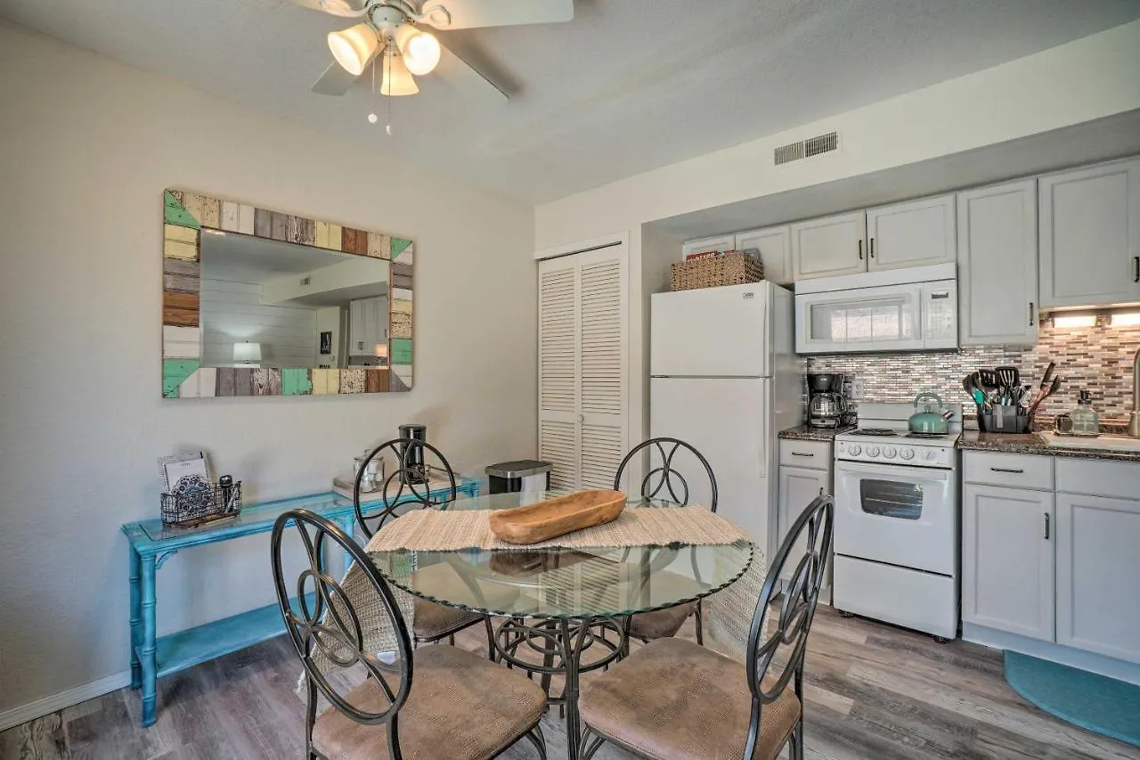 Apartment Centrally Located With Pool And Marina! *