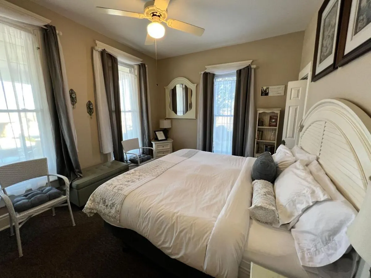 Hotel The 3*