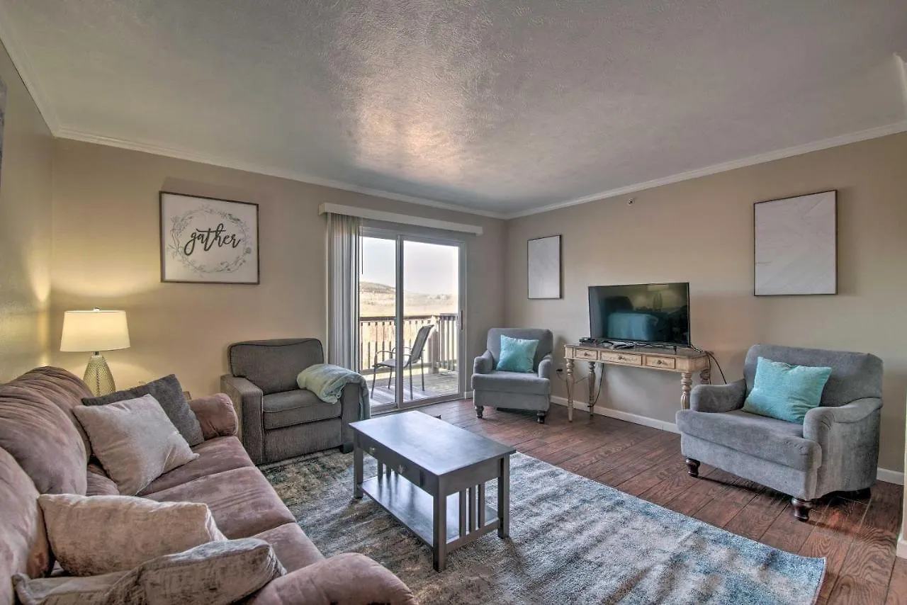 Escape With Shared Pool, 5 Mi To Lake!