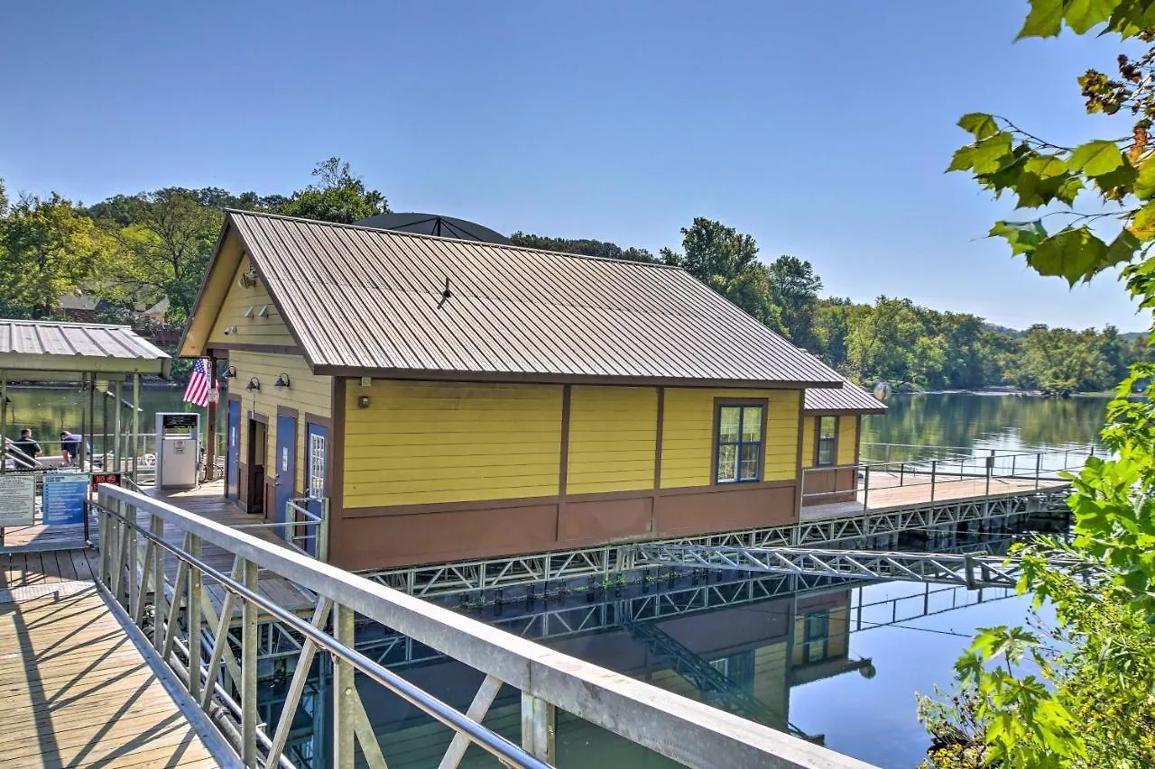 Centrally Located With Pool And Marina!