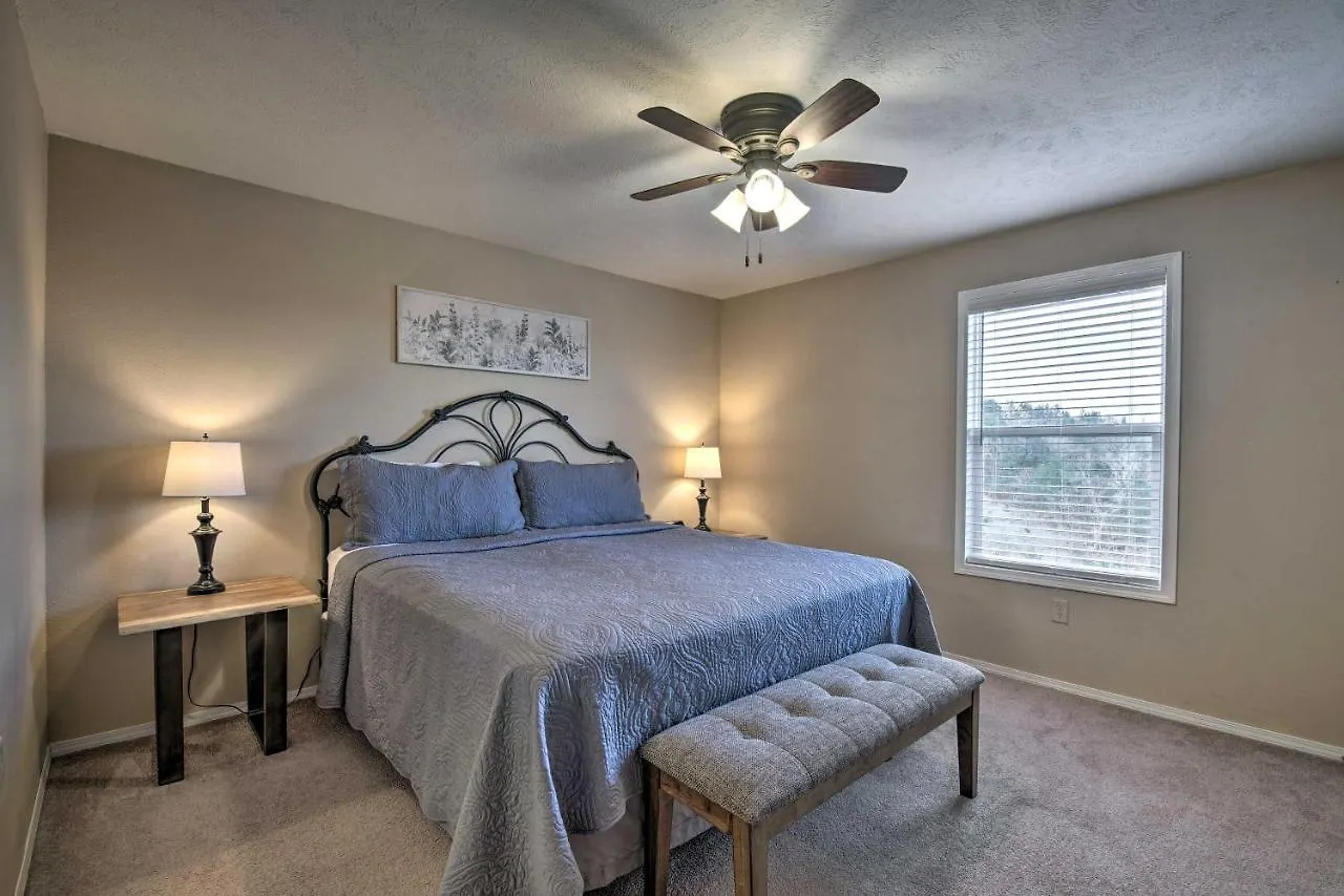 Escape With Shared Pool, 5 Mi To Lake! Apartment *