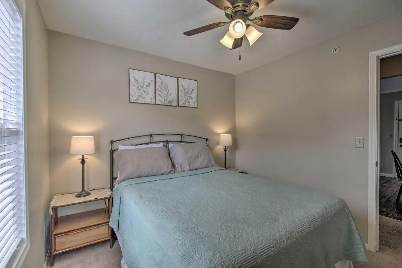 Escape With Shared Pool, 5 Mi To Lake!