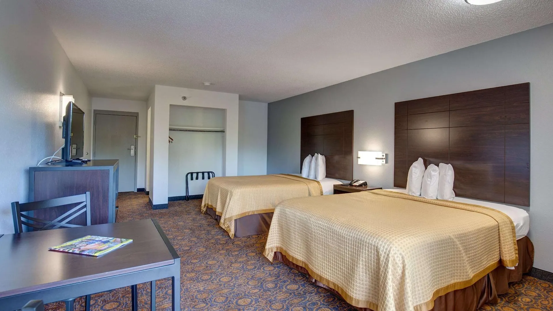 Howard Johnson By Wyndham Theatre District Hotel Branson