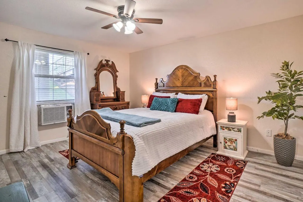 With Pool About 3 Mi To Landing! Apartman Branson