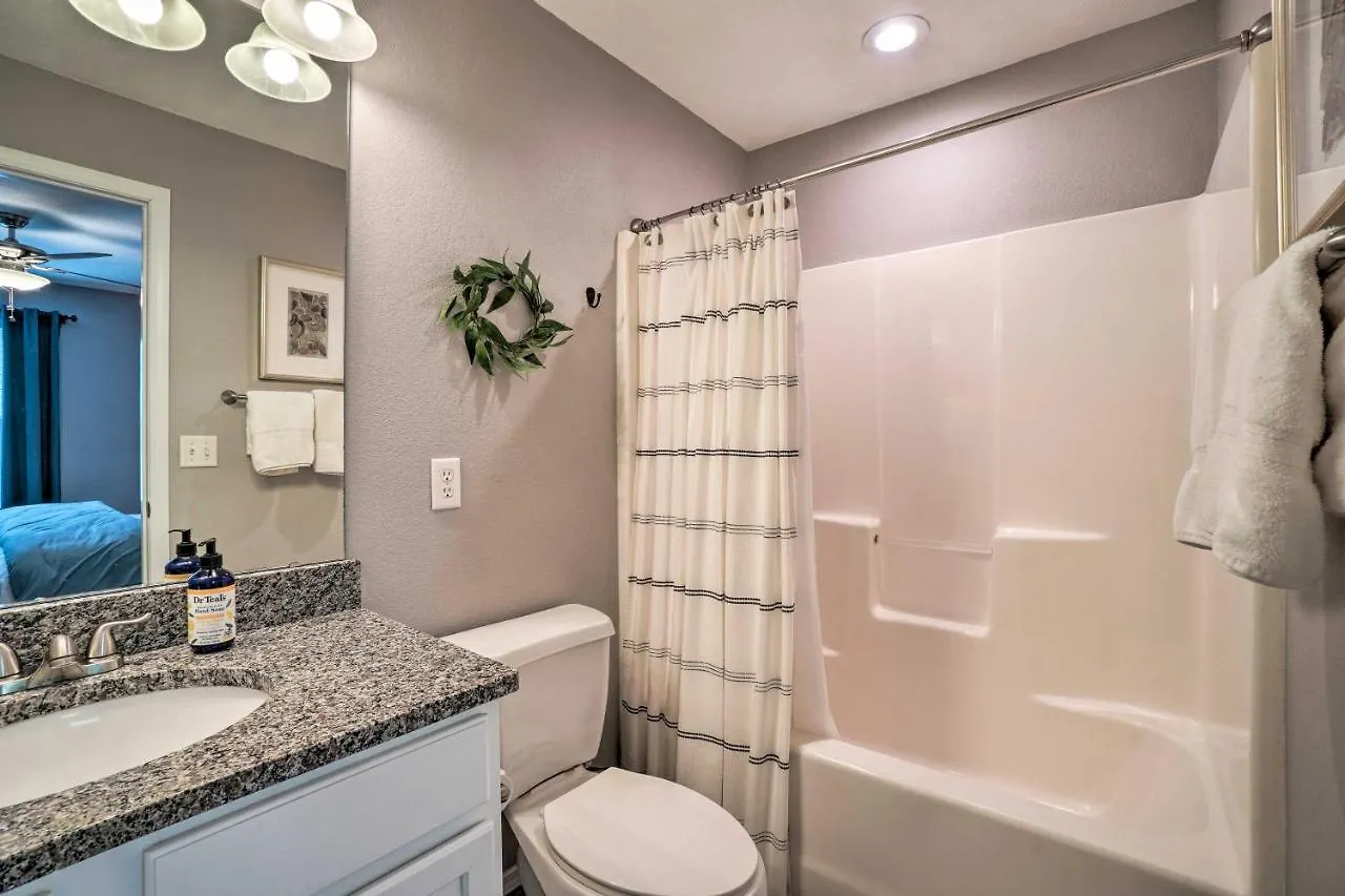 Modern With Pool About 7 Mi To Landing! Apartment