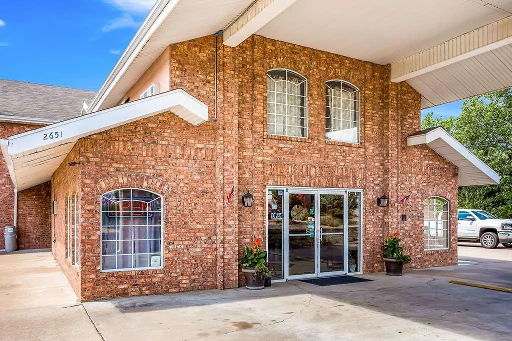Rodeway Branson, Brick House
