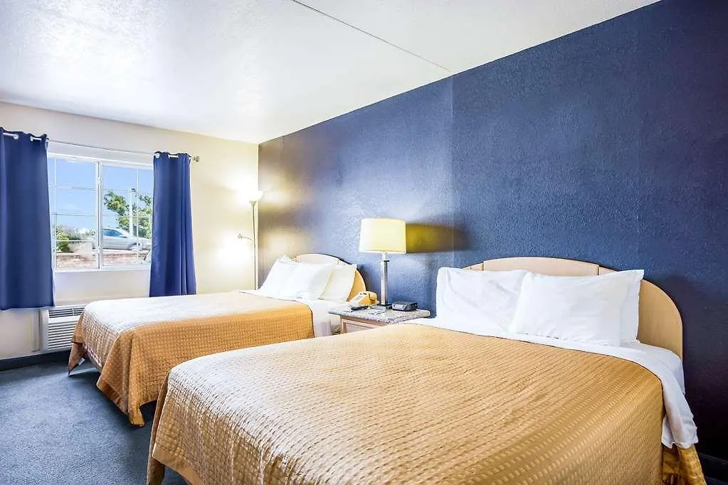Inn Rodeway Branson, Brick House