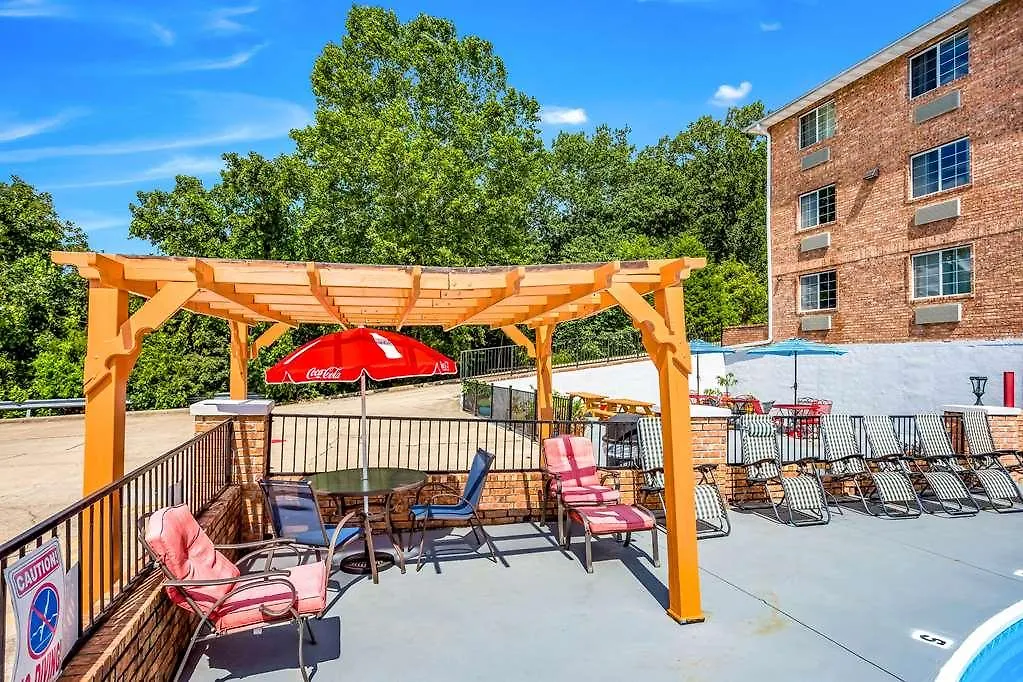 Rodeway Branson, Brick House Inn 3*