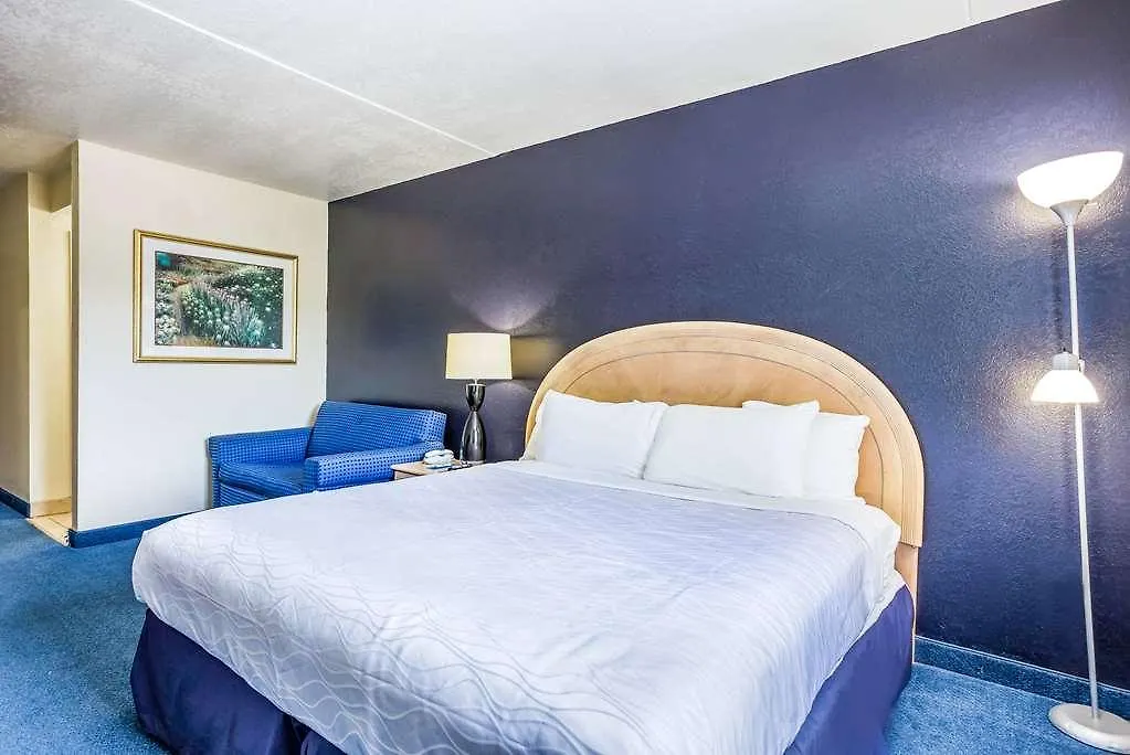Rodeway Branson, Brick House Inn 3*