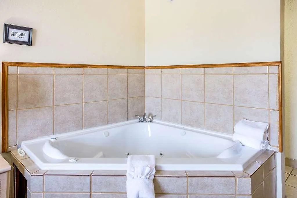 Rodeway Branson, Brick House Inn Branson