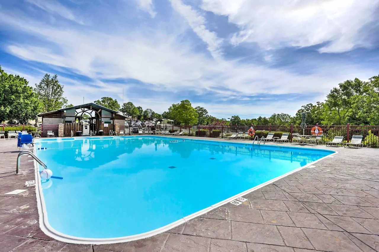 Retreat With Pool Access About 3 Mi To Dtwn *