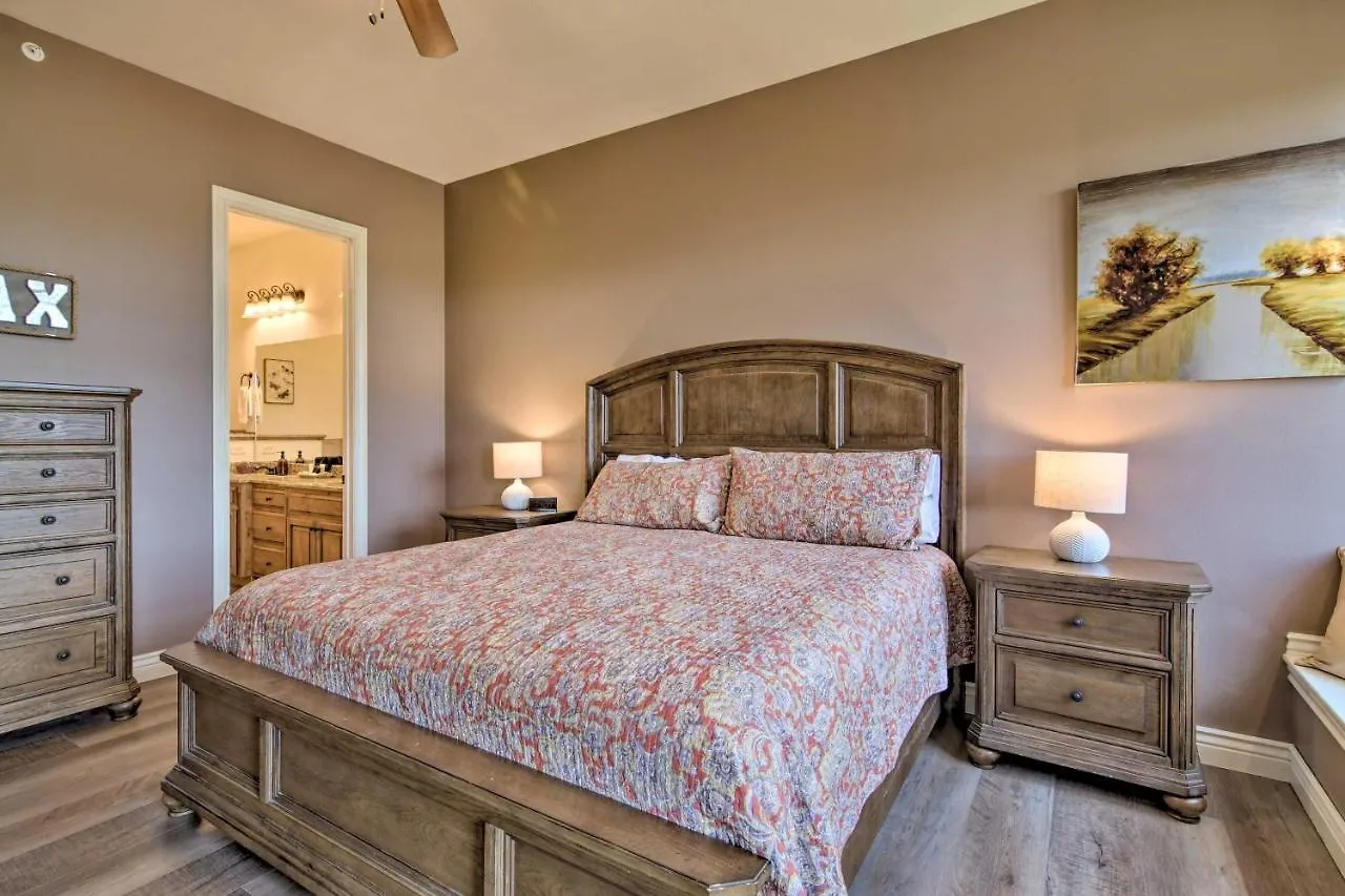 Luxe Retreat With Mtn Views And Pool Access! Apartman
