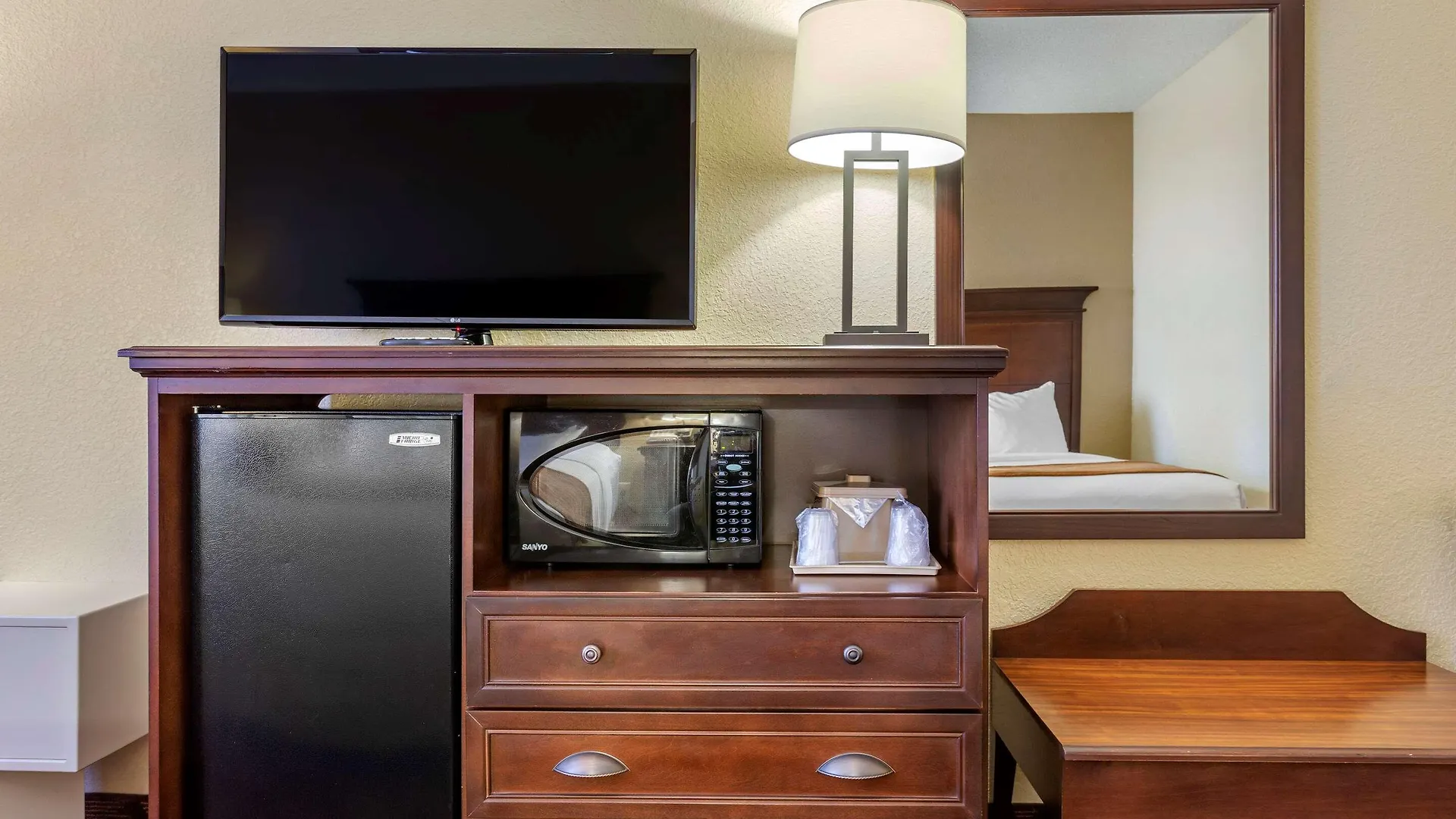 Comfort & Meadows Hotel 3*