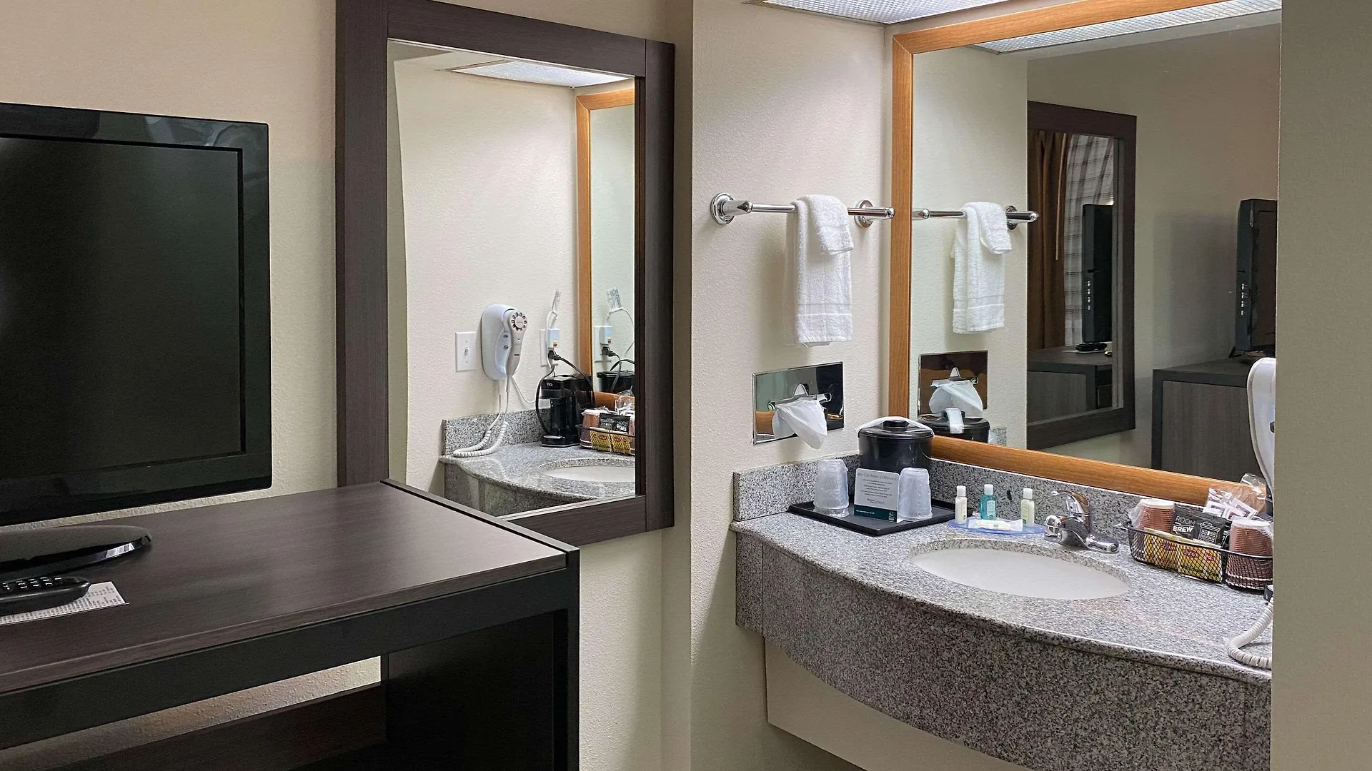 Quality - Hwy 76 Hotel
