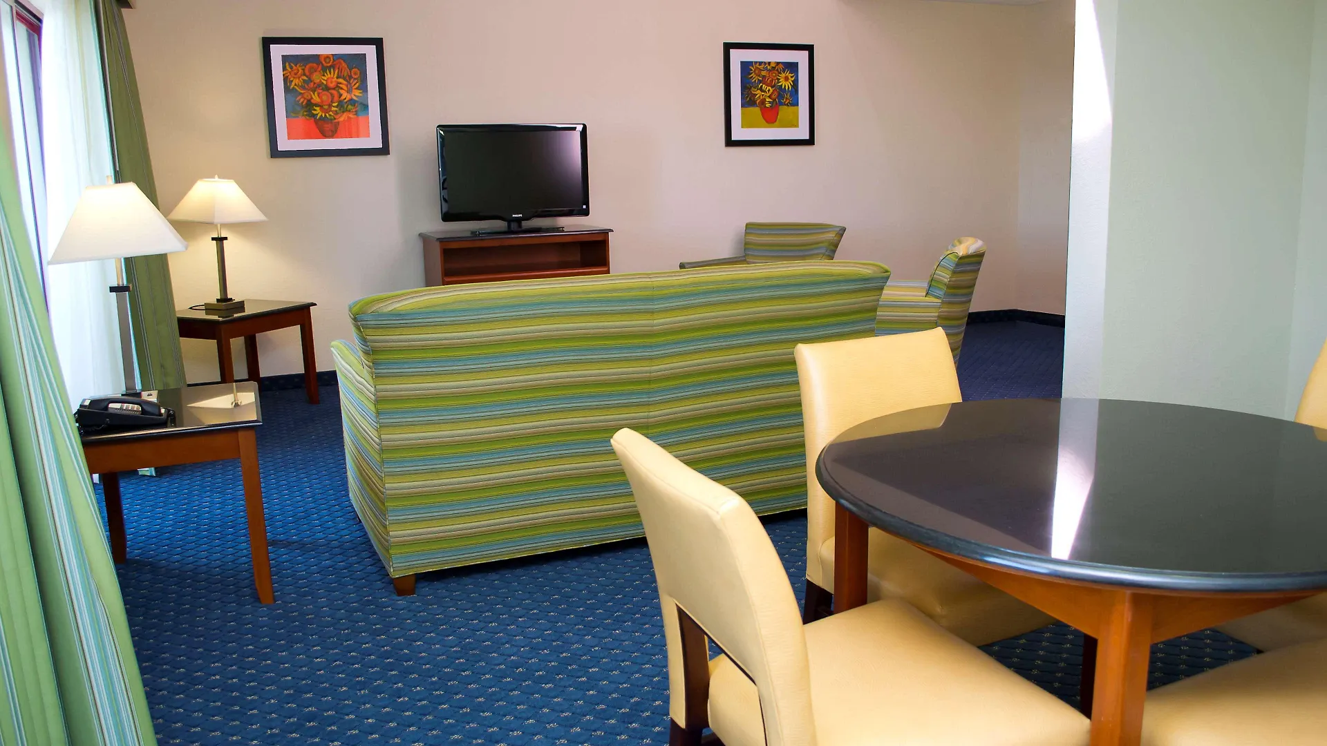 Radisson Hotel 3*