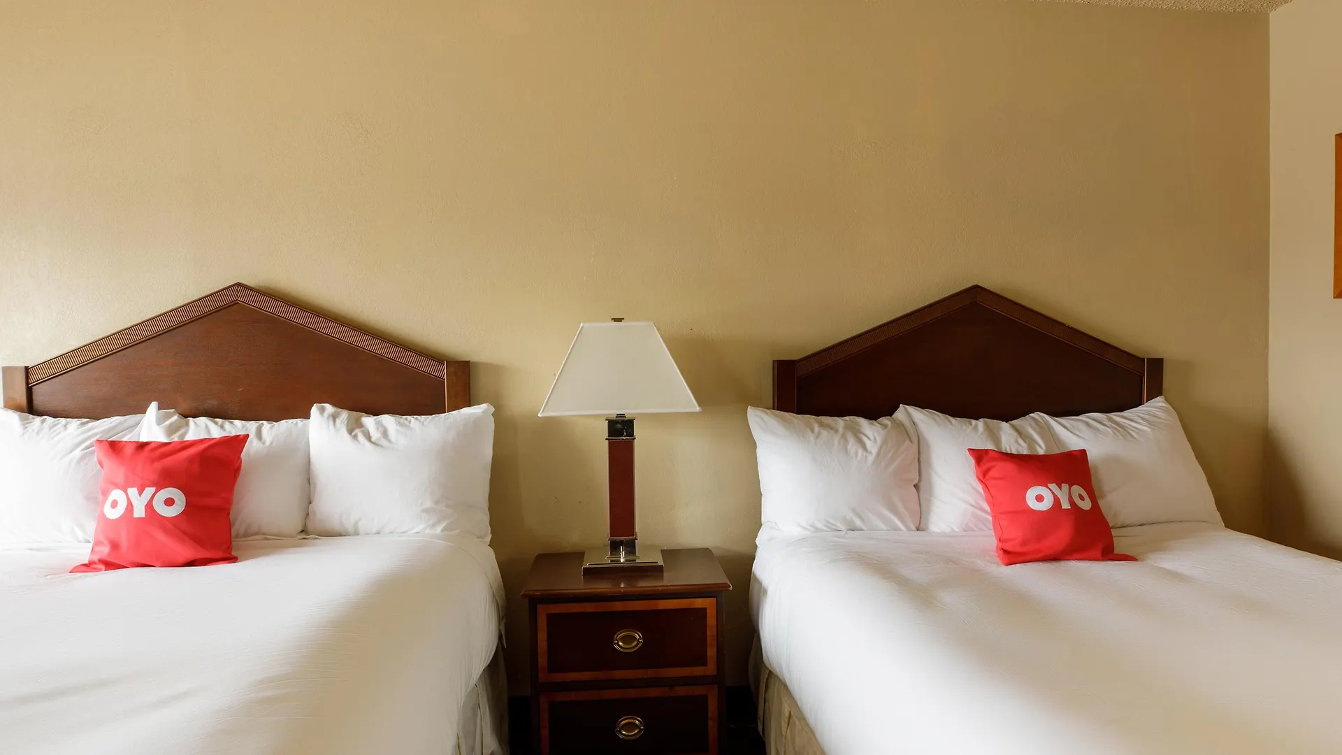 Oyo Mo-165 Hotel