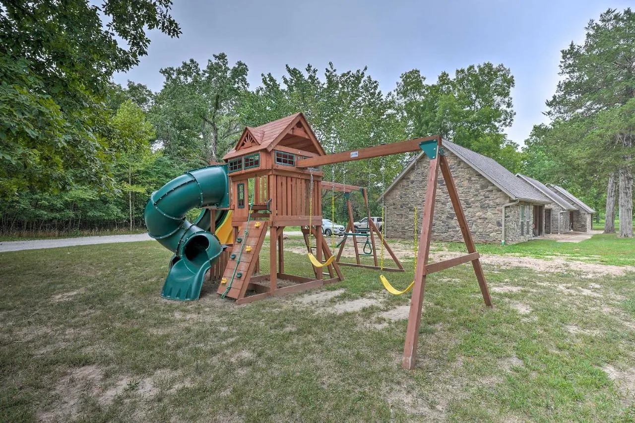 The Cozy With Taneycomo Access! Holiday home Branson