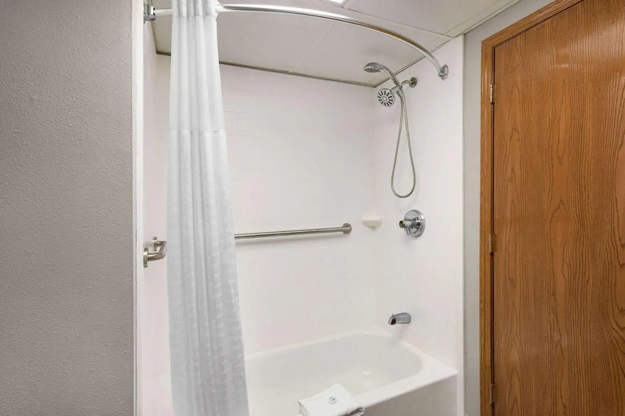 Americinn By Wyndham & Conference Center Hotel