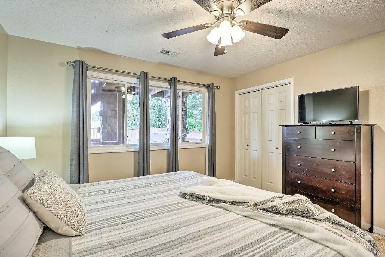 Appartement With On-site Golf Course Access!