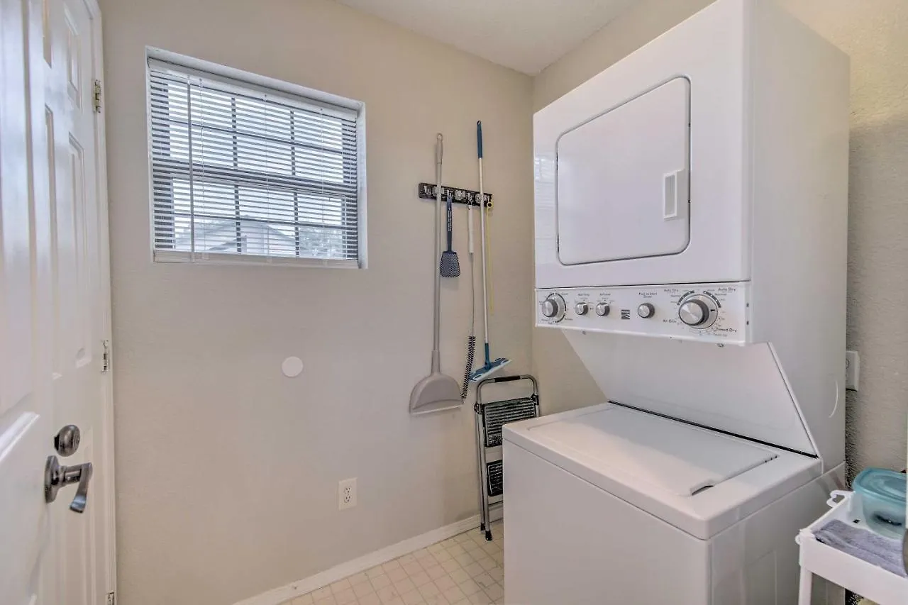 With Pool Access And Golf Course View! Apartment Branson