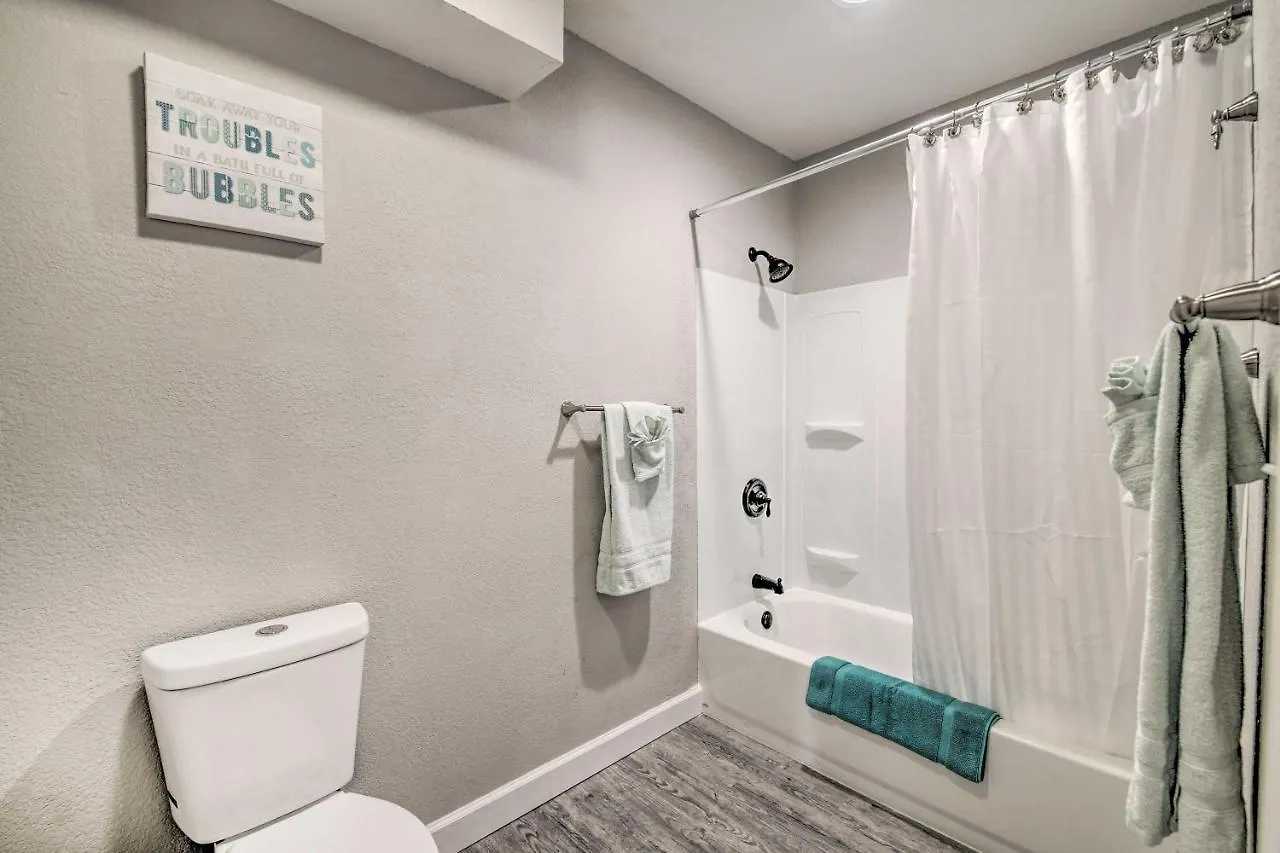 Apartment With Pool Access And Golf Course View! *