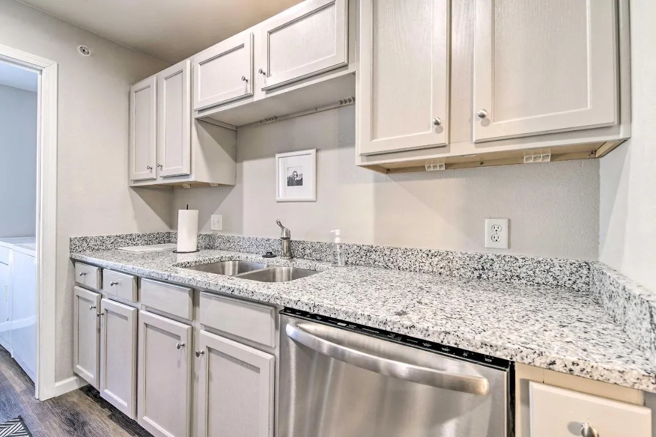 Pet-friendly With Shared Pool! *