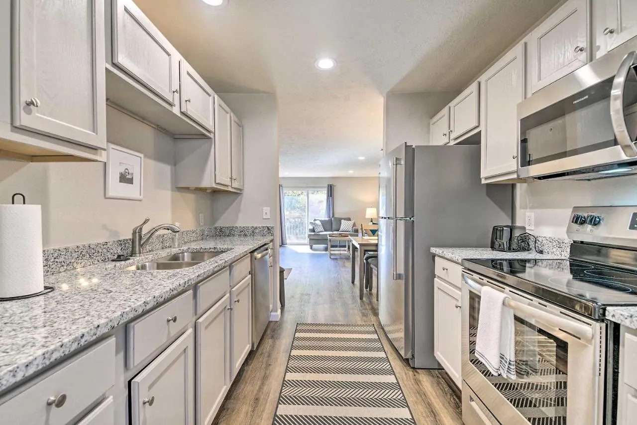 Pet-friendly With Shared Pool! *