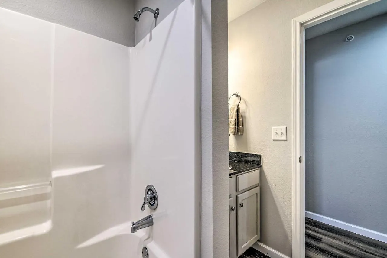 Pet-friendly With Shared Pool! Apartment