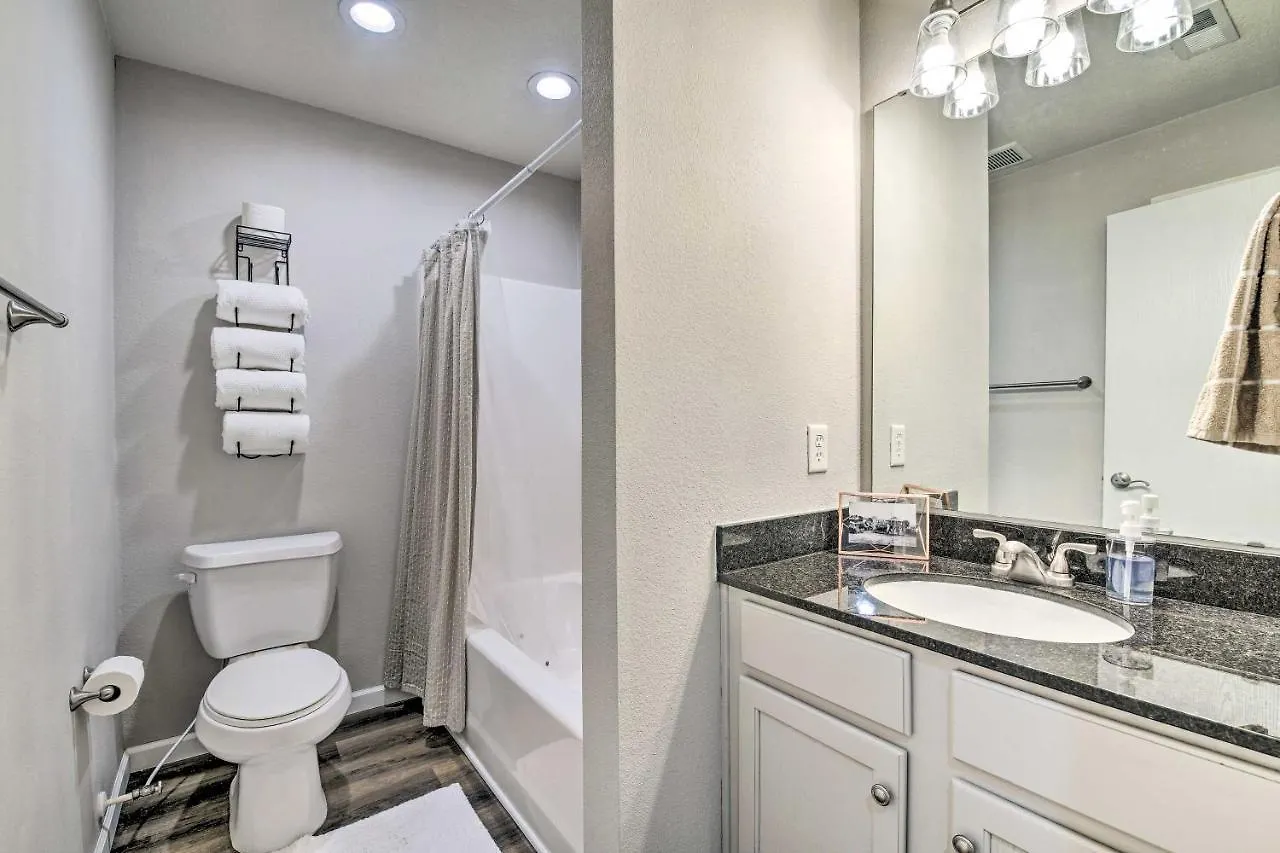 Pet-friendly With Shared Pool! Apartment Branson