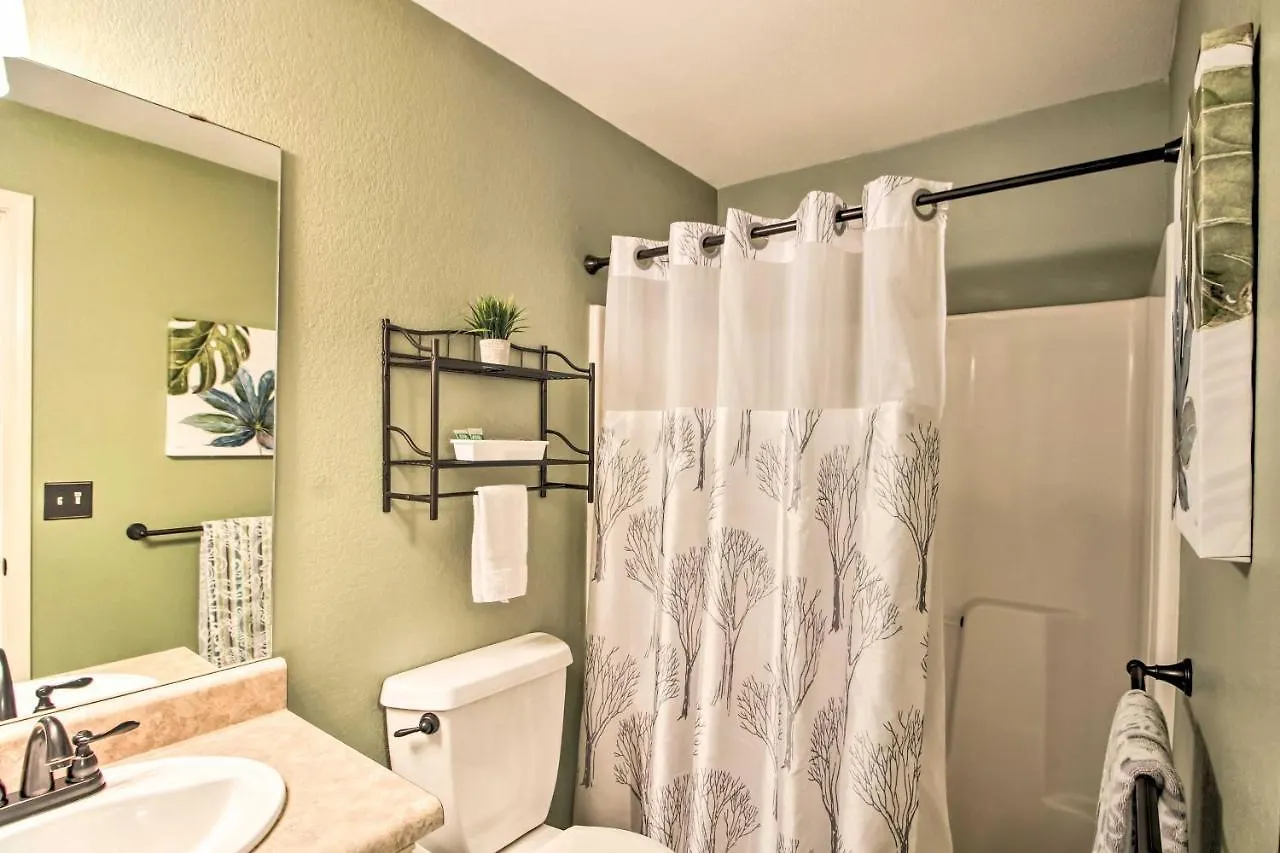 Apartment With Balcony, Near Silver Dollar City! *