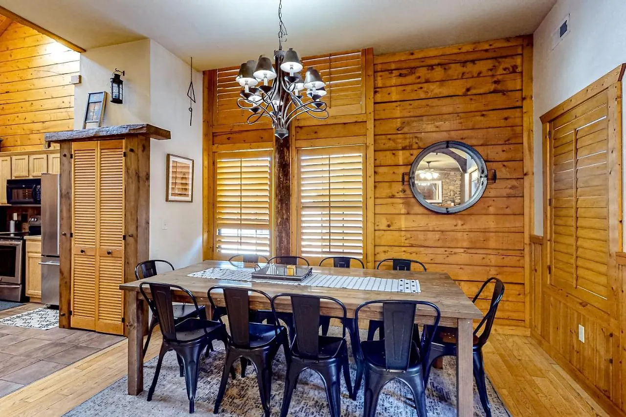 Full Moon Cabin *