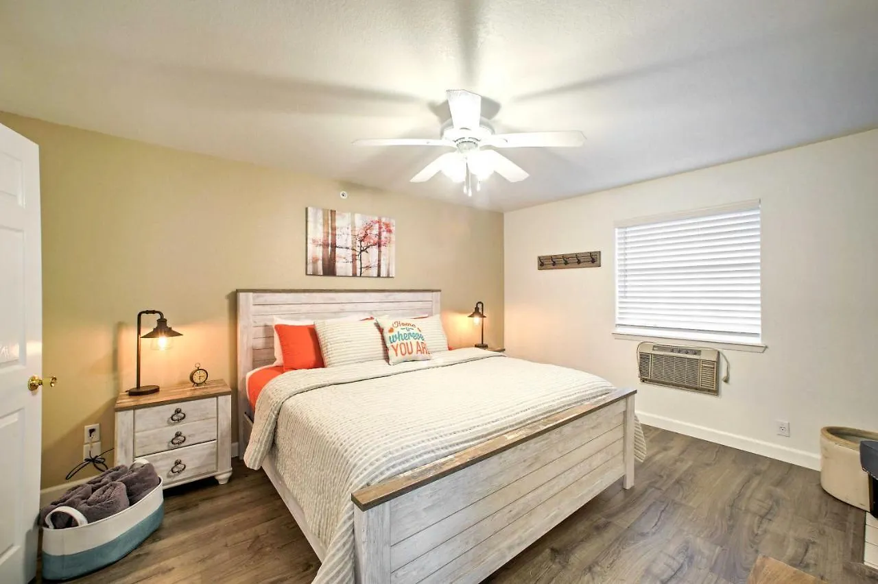Walk-in Amenities, 3 Mi To Landing! * Branson