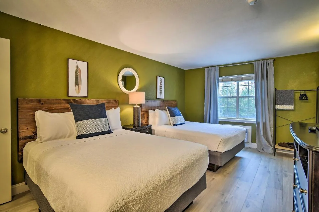 Apartman With Pool And Golf Course Views!