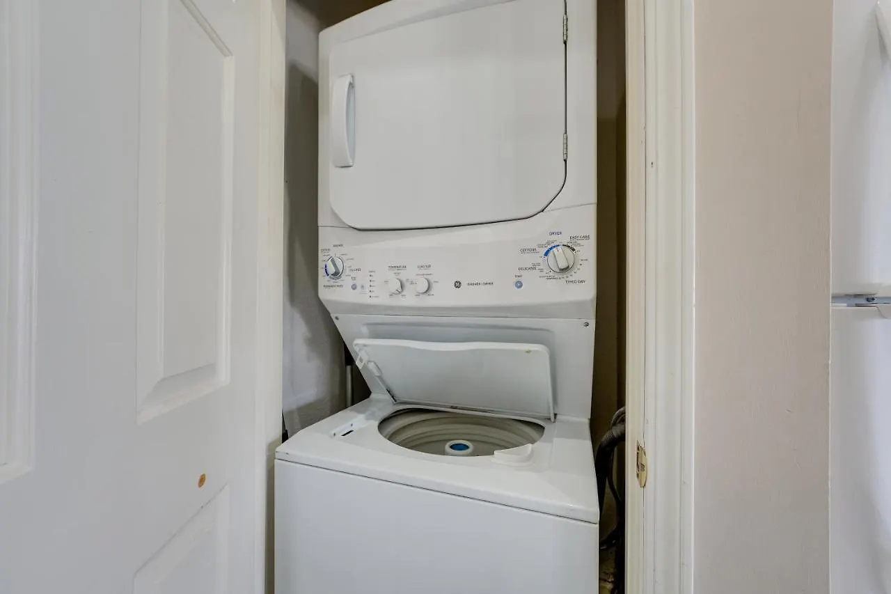 Apartment On Golf Course, 4 Mi To Downtown *