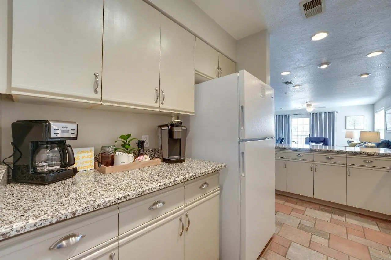 Apartment On Fairway Steps From Pools! Branson