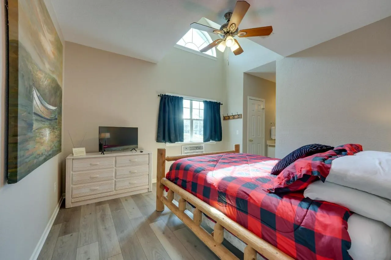 Apartment On Golf Course, 4 Mi To Downtown *