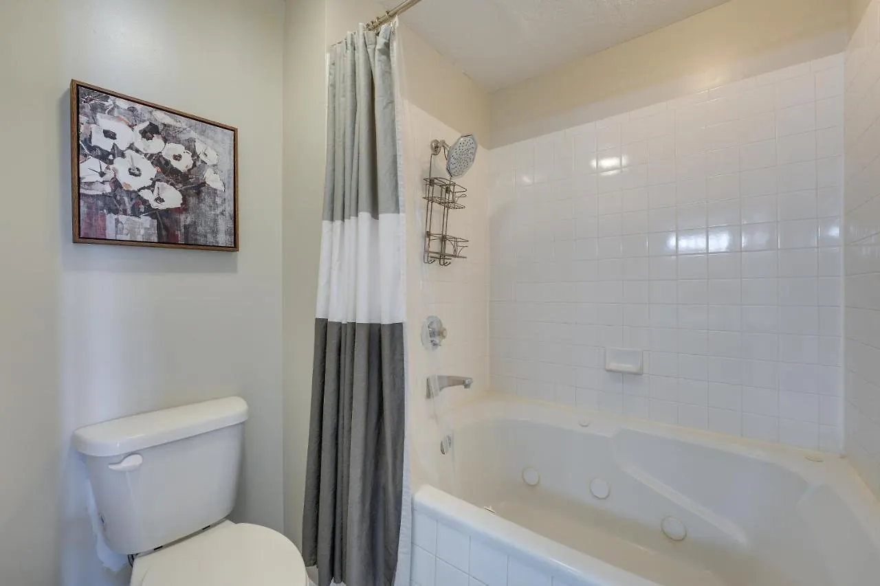 Apartment On Fairway Steps From Pools!