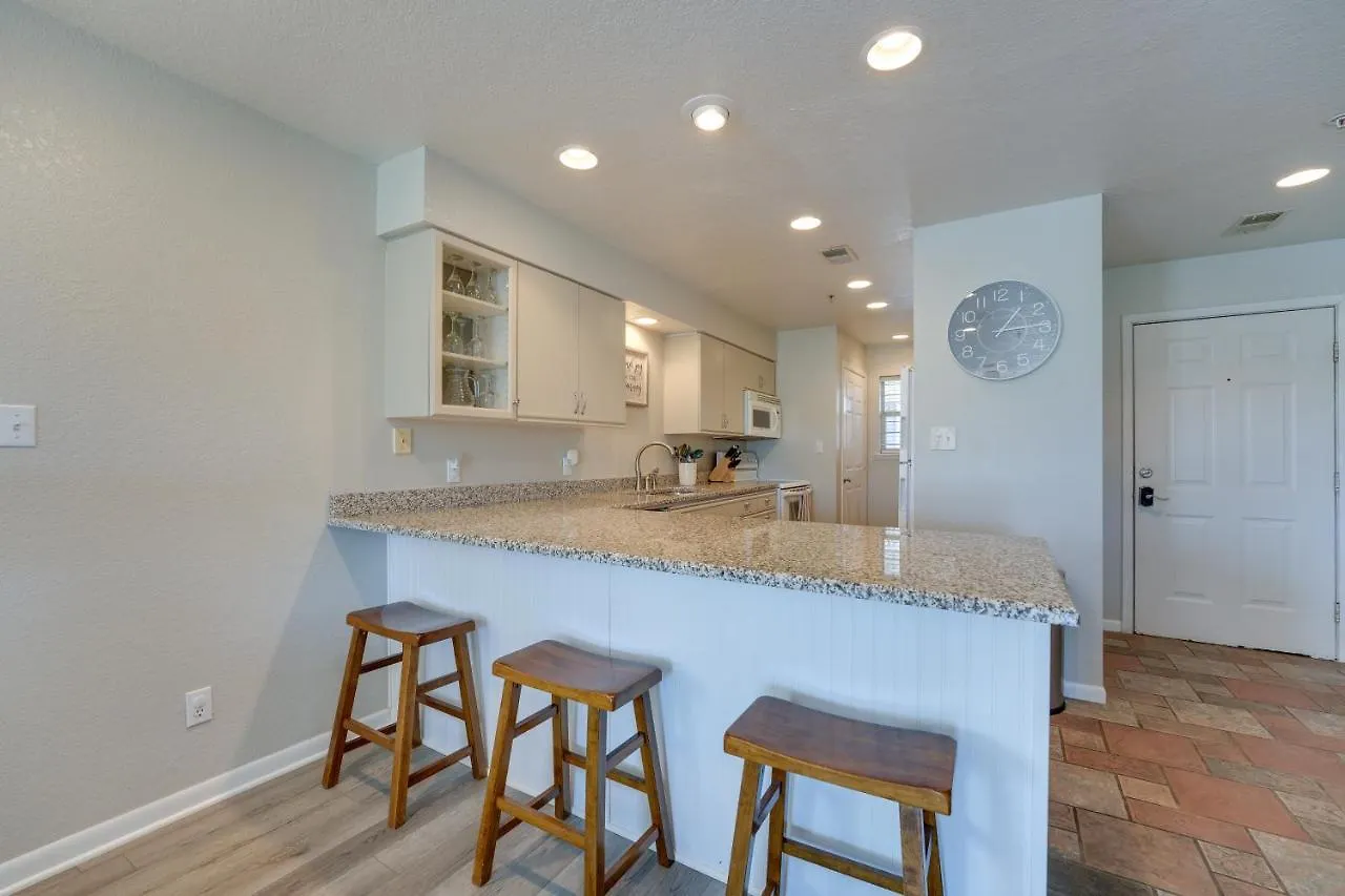 On Fairway Steps From Pools! Apartment Branson