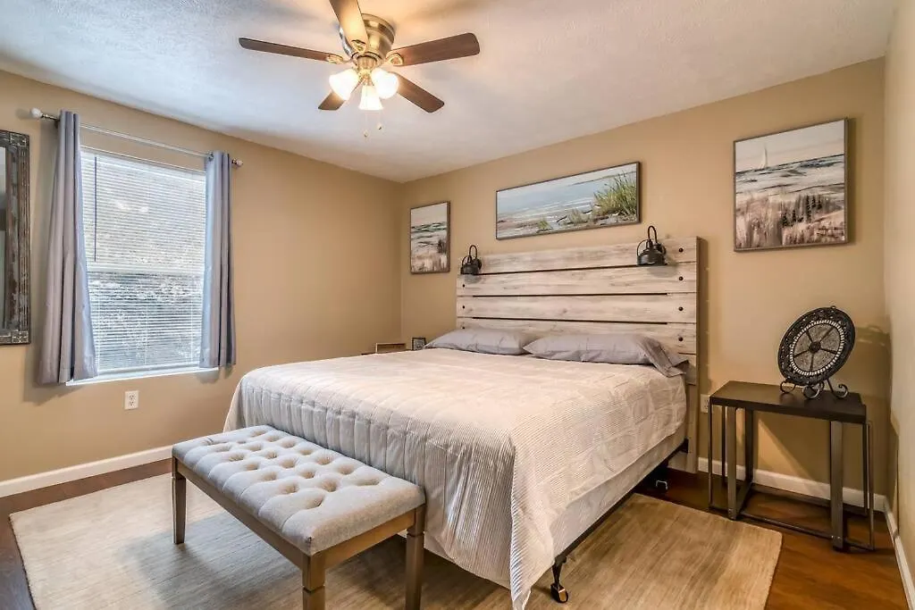 Cozy 3-bedroom Near *