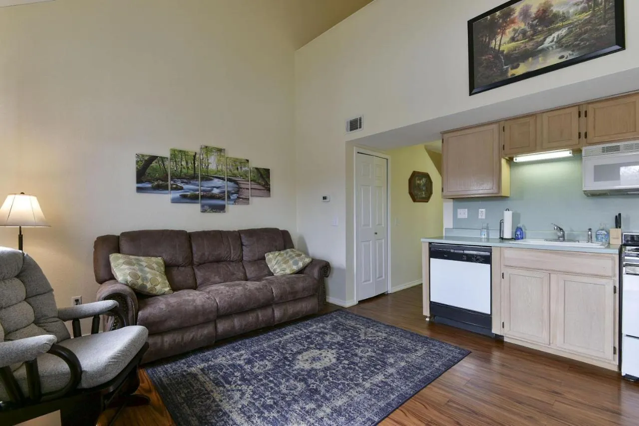 Appartement Waterway - Balcony View Of Taneycomo -- Blocks To Marina And Boat Rentals!! *