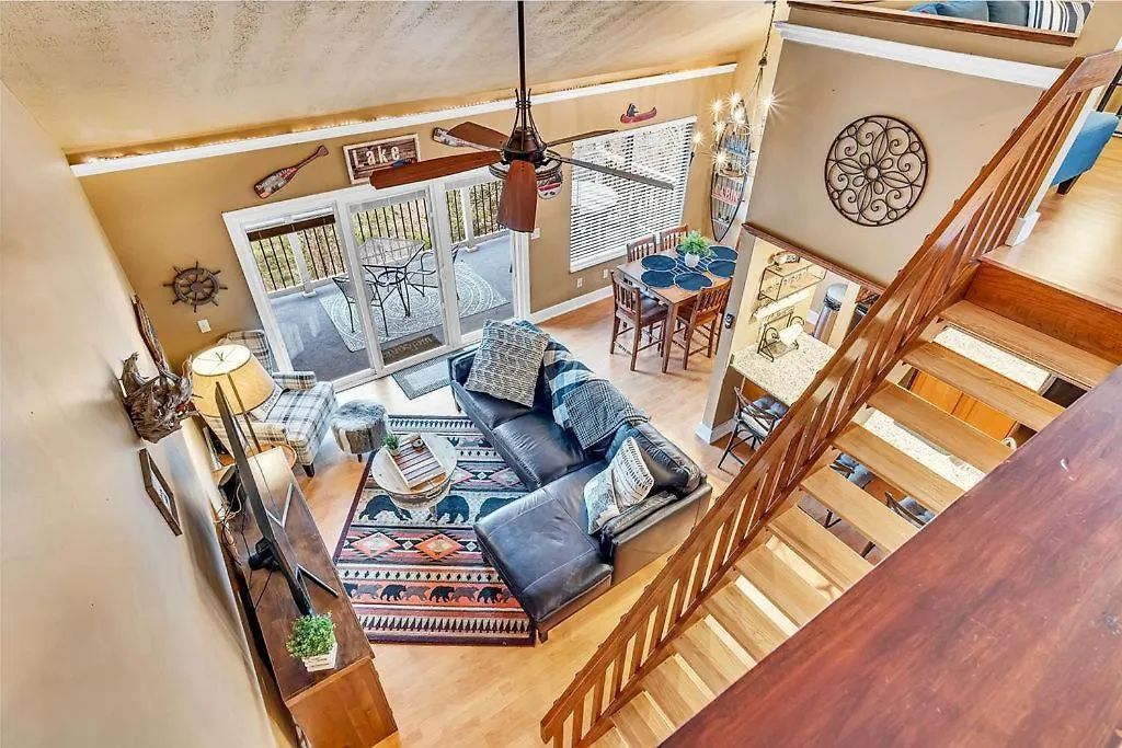 Black Walnut With Loft-- 409 Nyaraló Branson