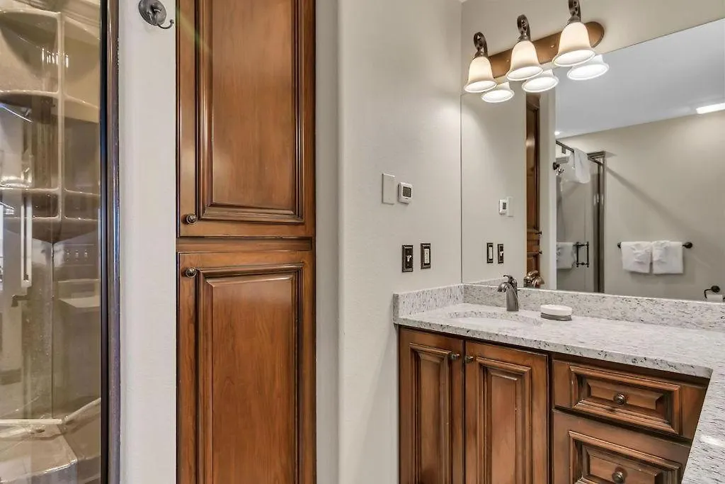 Hawthorne -- 1427 Branson