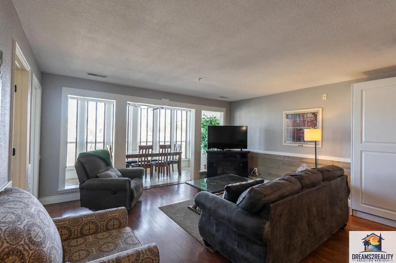 2br Walk-in - Near The 76 Strip - Free Wifi - Pool - Free Tickets Included - Clb-3 Branson