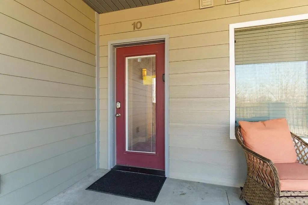 Hawthorne -- 1410 * Branson