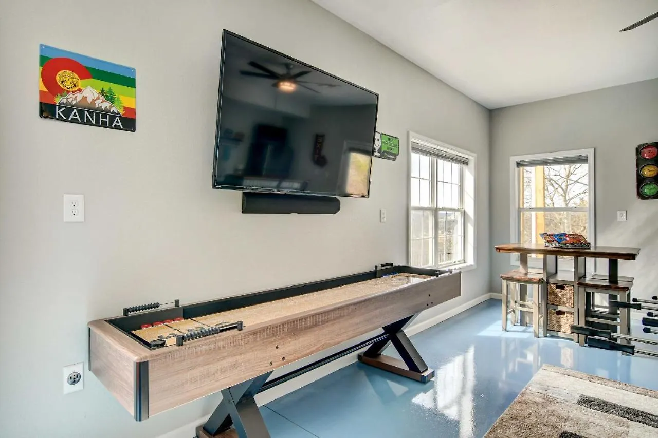 Secluded Escape With Pool And Game Room! Holiday home