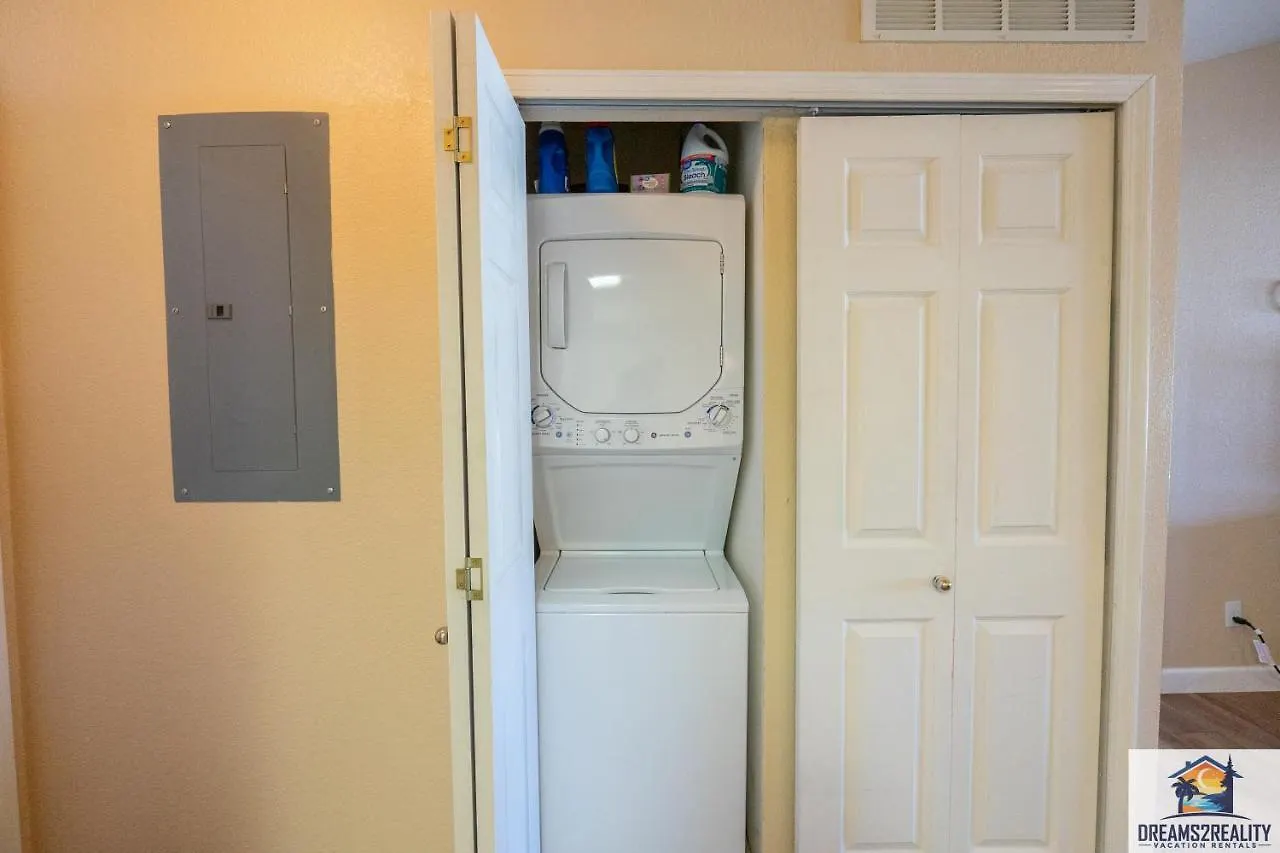 Holiday home 2br Penthouse - Near The 76 Strip - Pool - Free Tickets Included - Cld-11