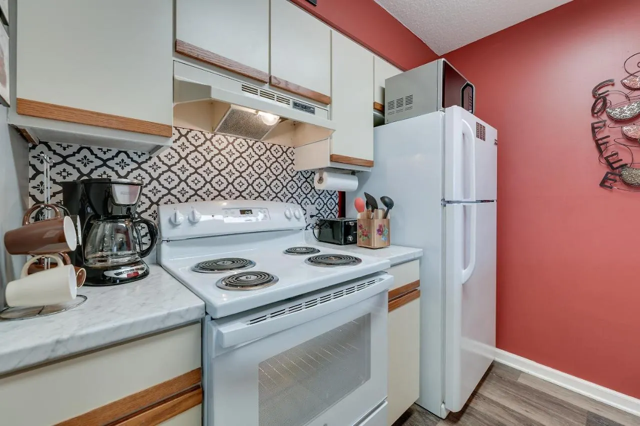 - 4 Miles From Landing! Apartment