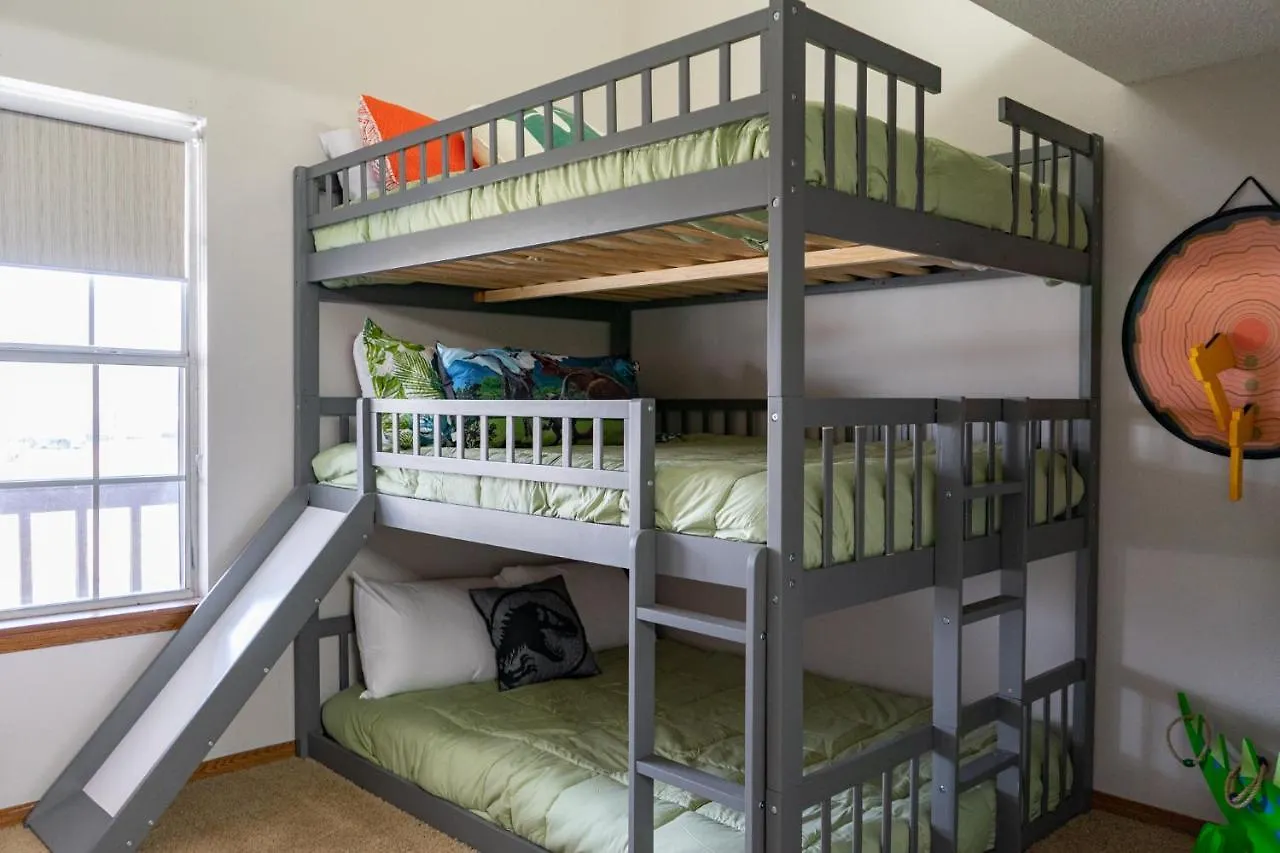 Meadow Getaway 2 Bedroom Near The 76 Strip - Free Tickets Included *