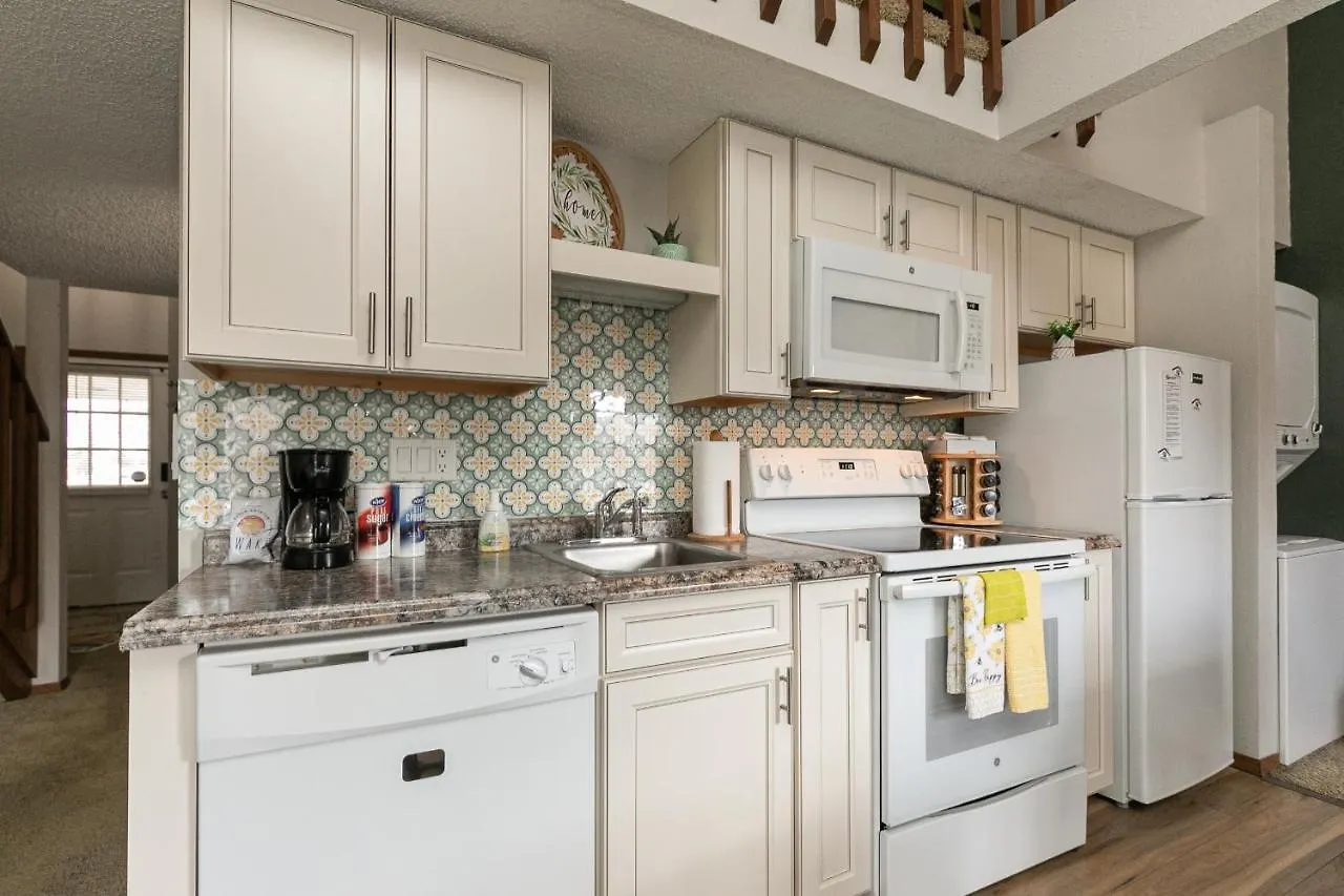 Holiday home Meadow Getaway 2 Bedroom Near The 76 Strip - Free Tickets Included *