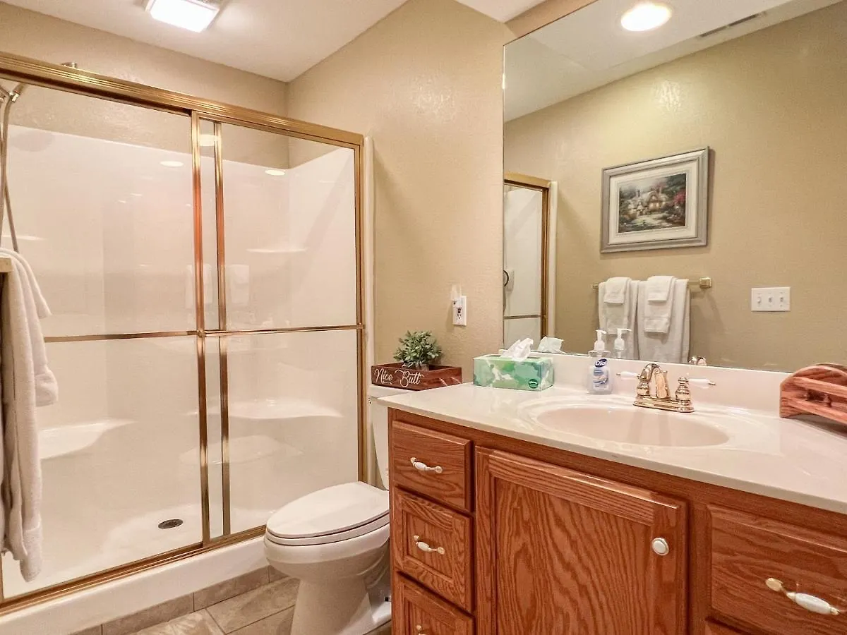 Front 2br Walk-in With Large Deck - Free Tickets Included - 79-1 Holiday home